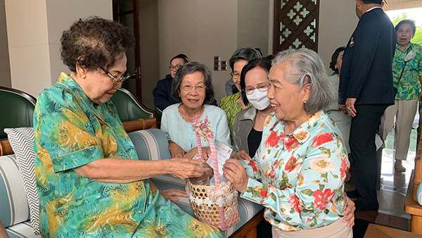 พิธี อวยพรวันคล้ายวันเกิดแด่ คุณหญิงลักขณา แสงสนิท อดีตผู้อำนวยการโรงเรียนบดินทรเดชา(สิงห์ สิงหเสนี) ครบ 88 ปี โดยผู้บริหารและตัวแทนจากโรงเรียนในเครือบดินทรเดชาและมูลนิธิต่างๆ