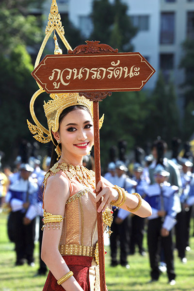 การแสดงจากสแตนด์เชียร์และขบวนพาเหรดในงานมหกรรมกีฬาดนตรี ศิลปะ และวัฒนธรรม นิลุบลเกม ครั้งที่ 42 โดยเด็ก บดินทรnewgen