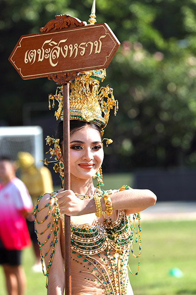 การแสดงจากสแตนด์เชียร์และขบวนพาเหรดในงานมหกรรมกีฬาดนตรี ศิลปะ และวัฒนธรรม นิลุบลเกม ครั้งที่ 42 โดยเด็ก บดินทรnewgen