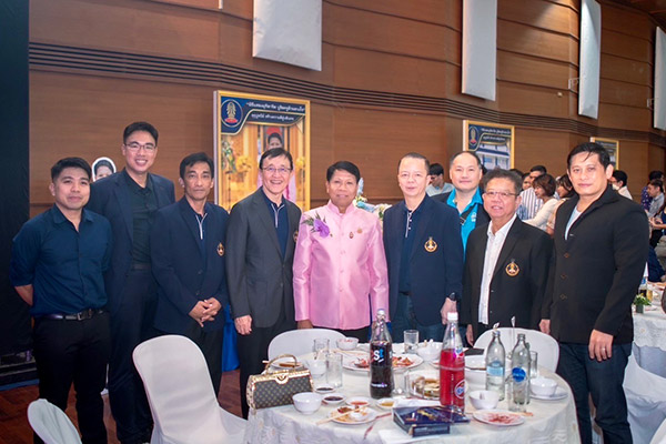 การเป็นสื่อกลางในการติดต่อคุณครูทั้งครูเก่าและครูปัจจุบัน ให้มีความมั่นคง มีเครือข่ายที่แน่นแฟ้น และเราจับมือไปด้วยกันได้